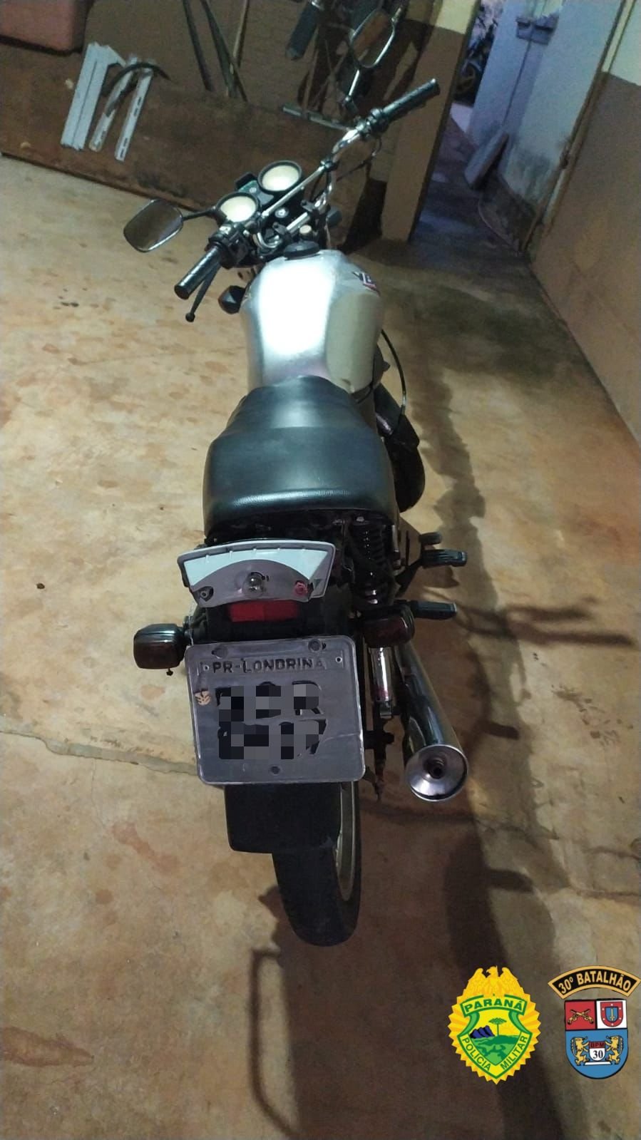 Polícia Militar Apreende Motocicleta Irregular Durante Patrulhamento em Primeiro de Maio