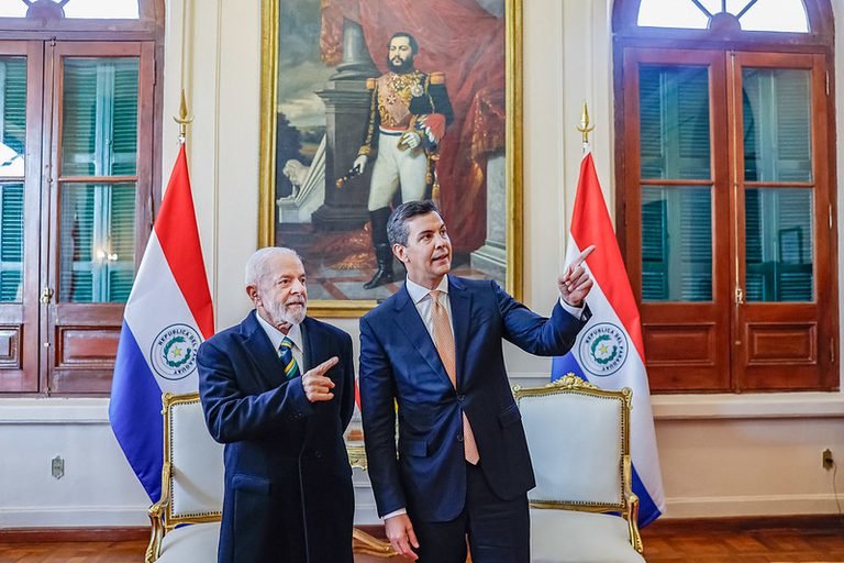 Lula e o presidente do Paraguai, Santiago Peña, no Palácio de Córtez, Assunção, em julho de 2024
