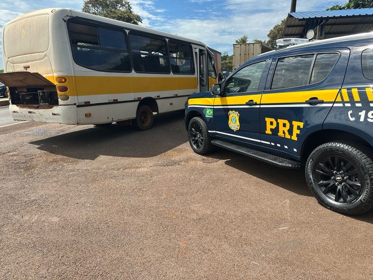PRF flagra ônibus sem condições mínimas de transporte no Paraná