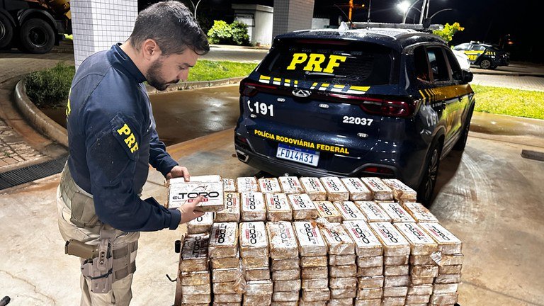 Ação conjunta da PRF e FICCO-MS resulta na apreensão de 233 kg de pasta base de cocaína em São José do Rio Preto-SP
