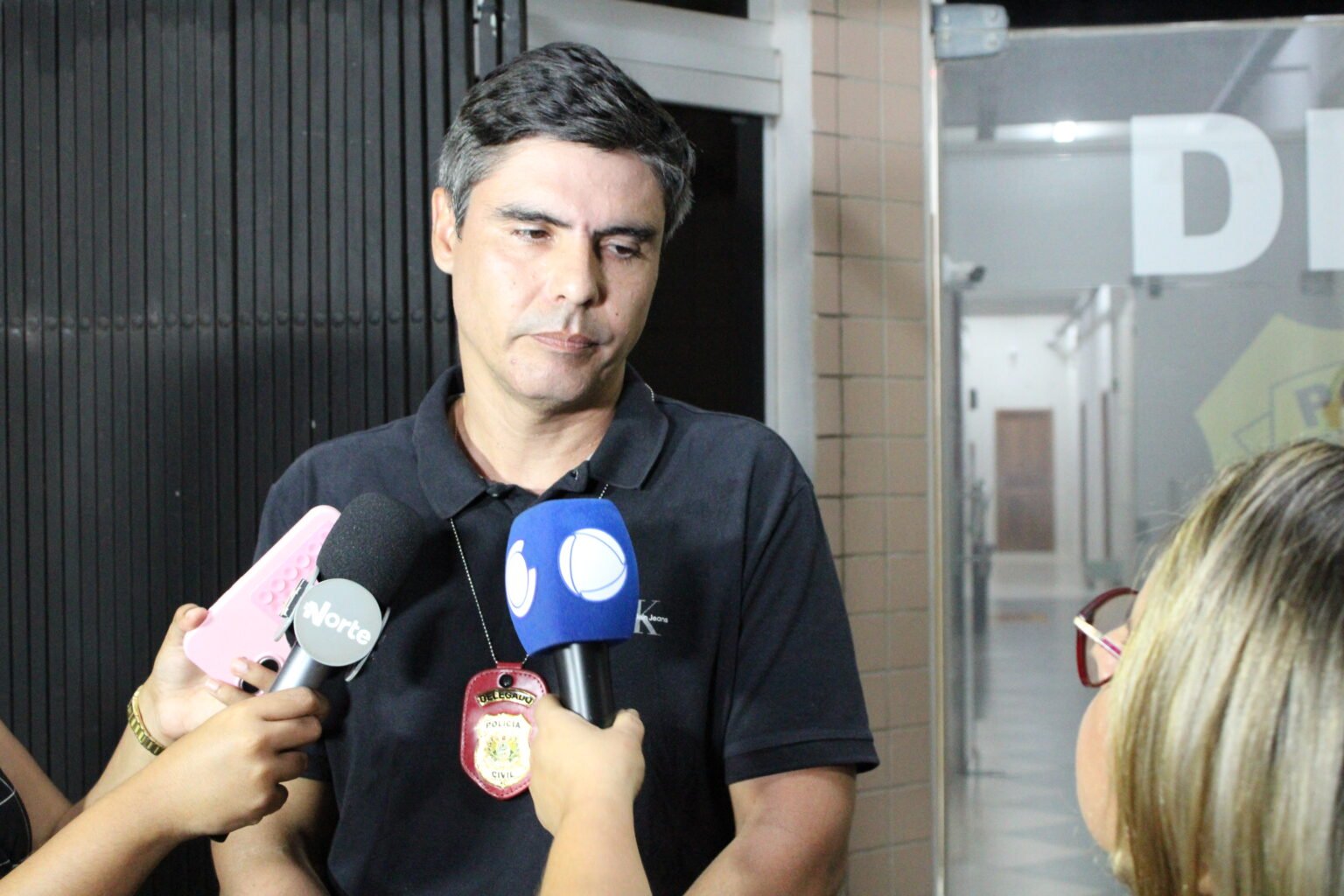 Mulher é linchada em Rio Branco após boato sobre morte de bebê: Polícia Civil confirma que ossada encontrada era de animal
