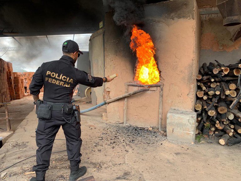 Polícia Federal destrói 11,5 toneladas de entorpecentes