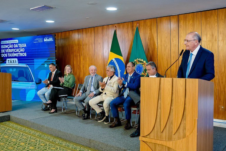 Taxistas terão economia de R$ 9 milhões por ano com a isenção da taxa de verificação de taxímetros