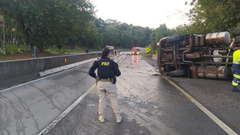 PRF registra aumento de mortes em acidentes com caminhões no Paraná