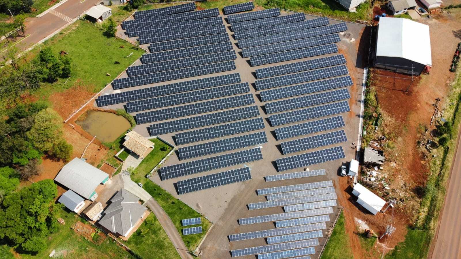 Conta de luz mais cara e bandeira vermelha P2 aumentam apelo por cooperativas de energia