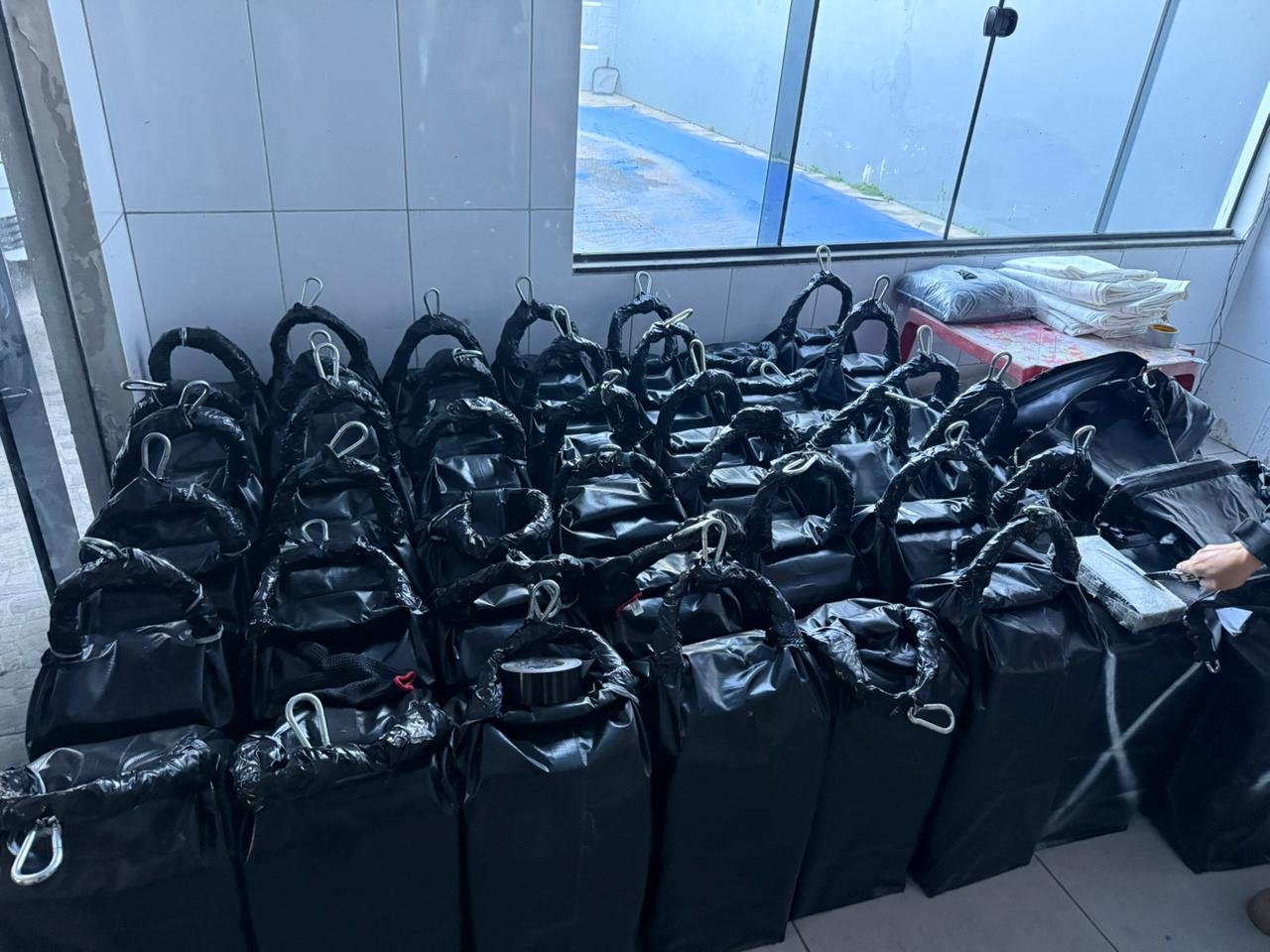 Polícias do Paraná apreendem a segunda maior carga de cocaína do ano: droga seria enviada à Europa